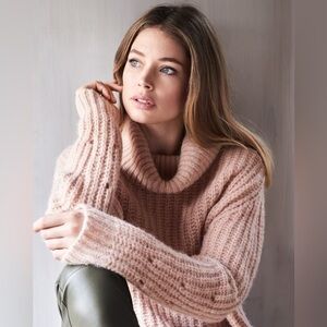 Repeat Alpaca & Wool Turtleneck Sweater Size Medium Cozy Gray Turtleneck Sweater